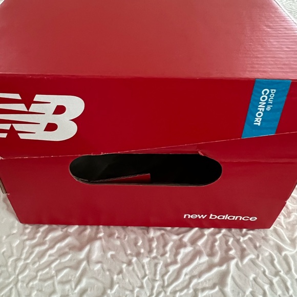 NWT NEW BALANCE Sneakers - Picture 5 of 5